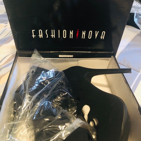 Fashion Nova, black high heels - Picture 2 of 3